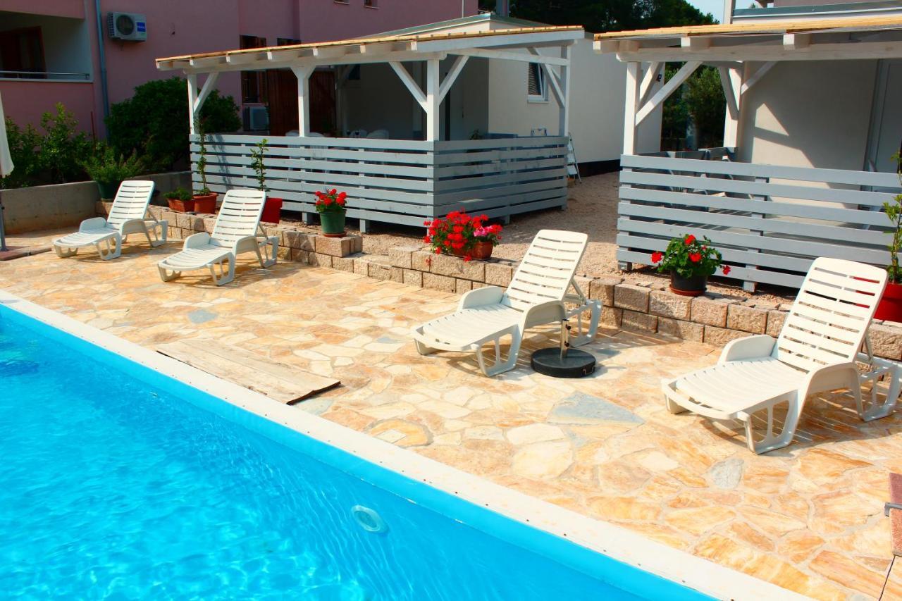 Bungalow Vice With Pool Pakoštane Exteriör bild